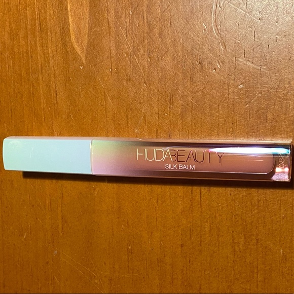 Huda Beauty Silk Balm Lip Balm Blush - Picture 7 of 16